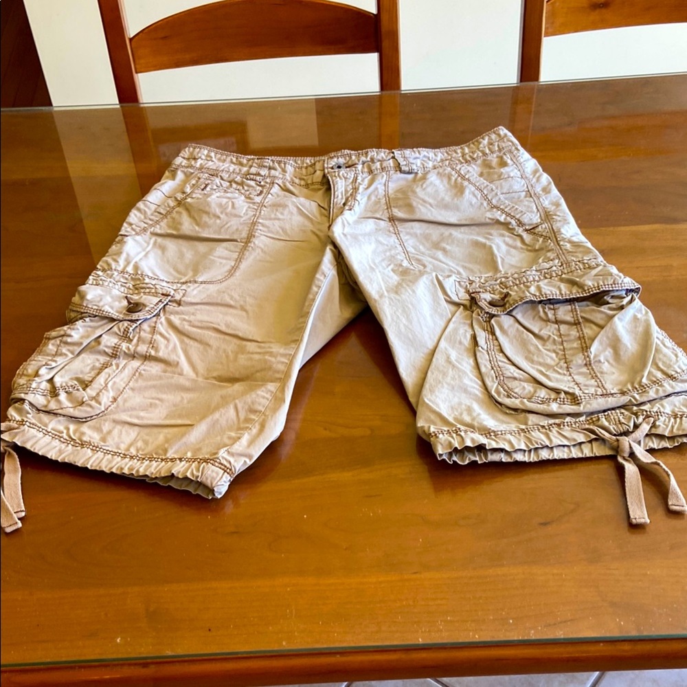 Ralph Lauren Women’s Cargo Shorts. Great for hiking. Lightweight. EUC